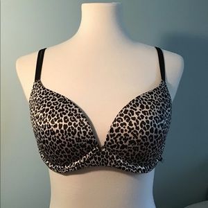 Victoria’s Secret 32DD animal print underwire